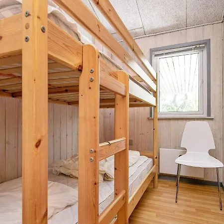 10 Person In Hals Hou (Nordjylland)